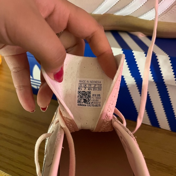 NWT Adidas Sandy Pink/Cloud White/ Gum Gazelle Sneakers - Picture 5 of 7